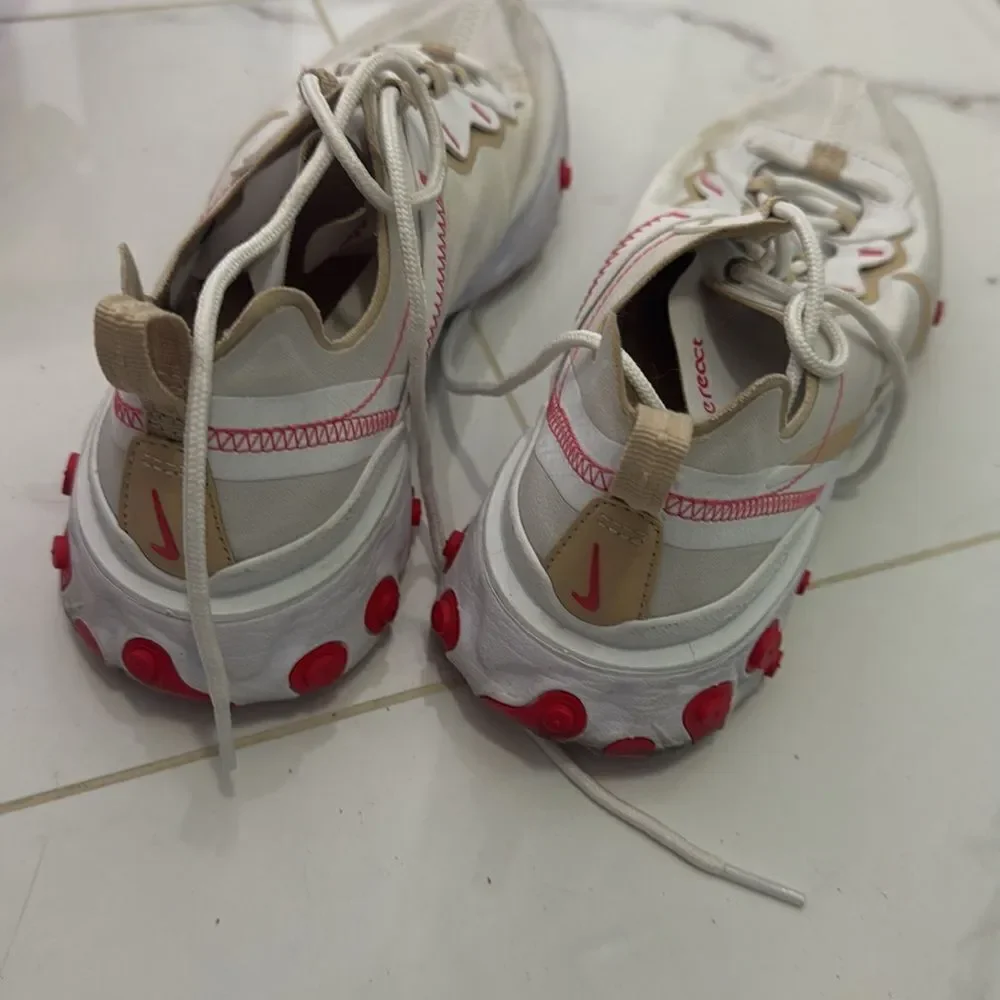 Nike React Element 55 Sneaker Size 8 - Super Comfortable Shoe - Great Condition
